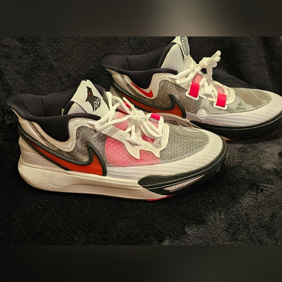 Nike Kyrie 5Y Sneakers - White, Red, and Black - Picture 4 of 9